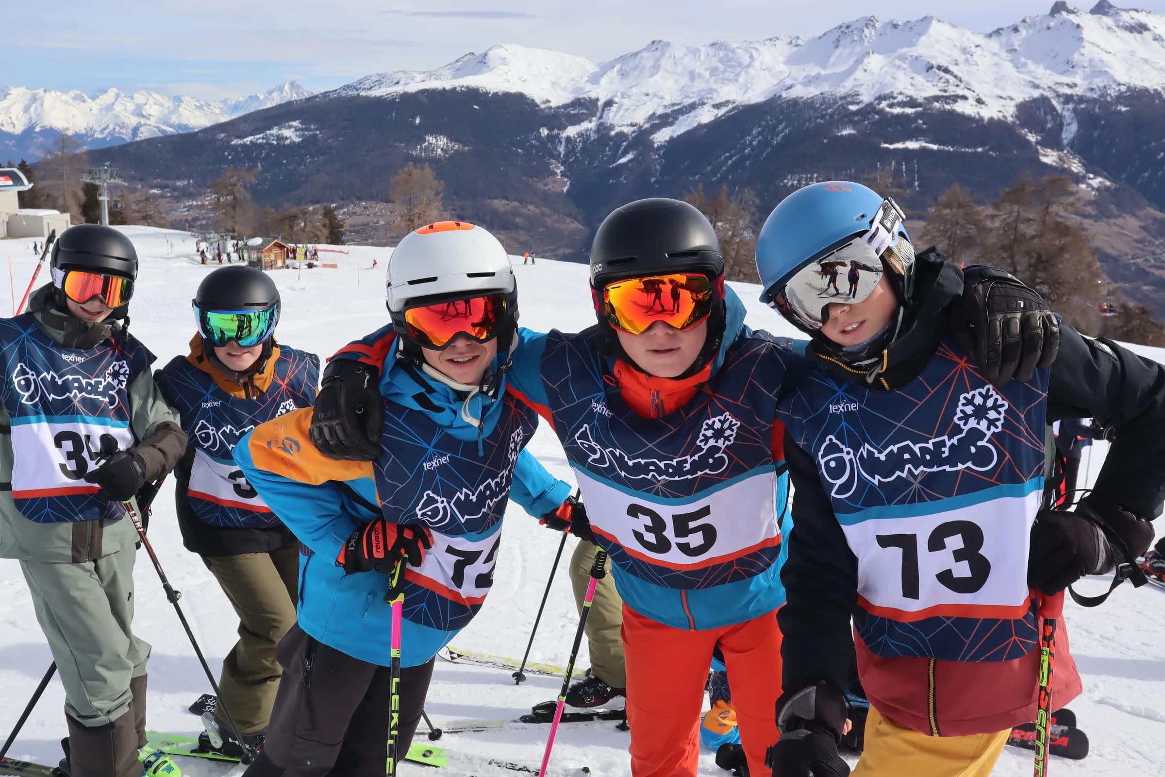 Des jeunes de l'OJ en dossards, le jour de la course du camp